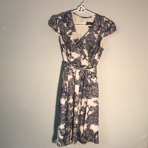 Adriana Papell 8 paisley dress. 100% silk